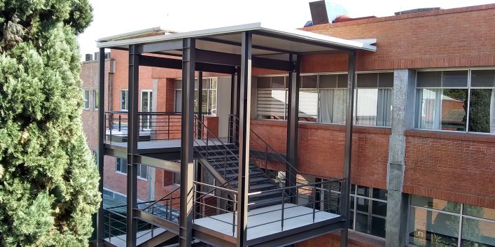 Escalera de Emergencia del Centro de Ciencias Físicas en Cuernavaca Morelos